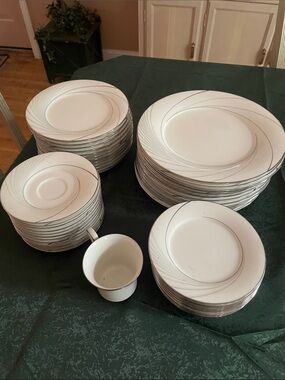 🩶Noritake Fine China White Dinnerware Set with Silver Linear Accent🩶